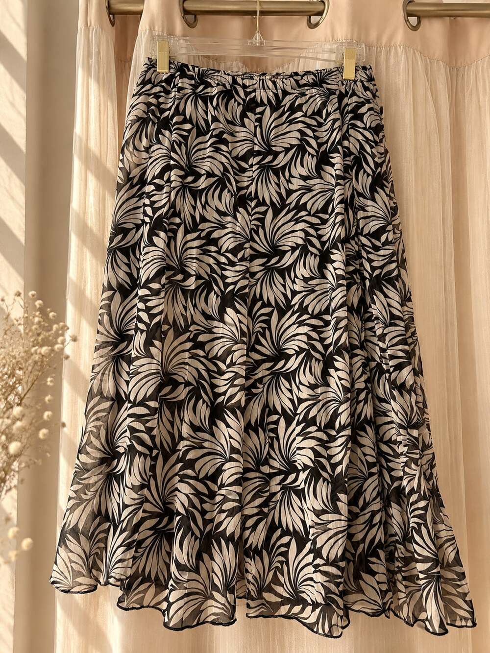 Hillard & Hansen Skirt Size XL Black White Leaf Print Maxi Long Chiffon
